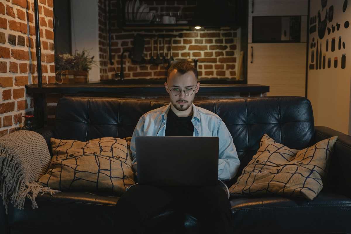 How to Start a Side Hustle While Working Full-Time